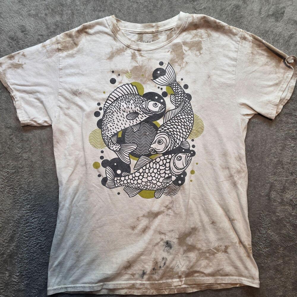Fifth Sun Shirt Mens M Beige Fish Graphic Fishing Tagless T-Shirt Cotton